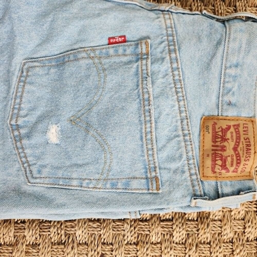 Levi Strauss & Co 501 Facded Blue Jeans Vintage Distressed, Cropped Frayed - Picture 6 of 12